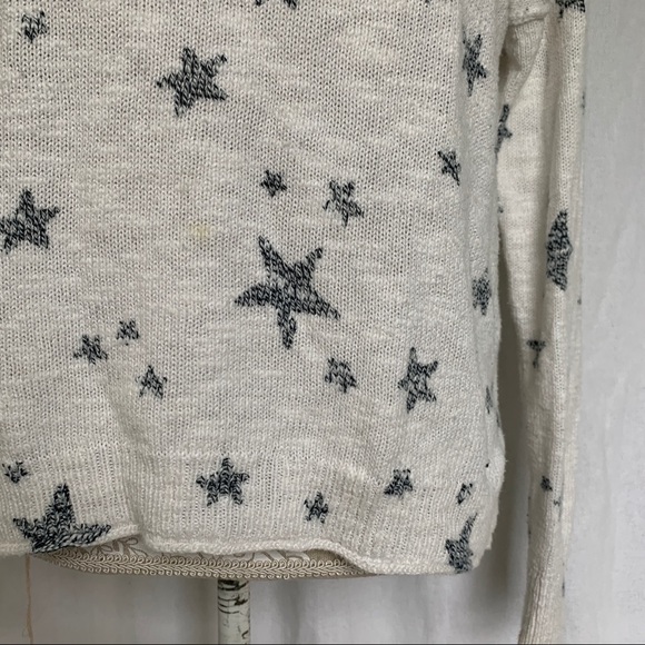 Hollister // White Open Knit Sweater Grey Stars All Over Long Sleeves Medium - Picture 4 of 10